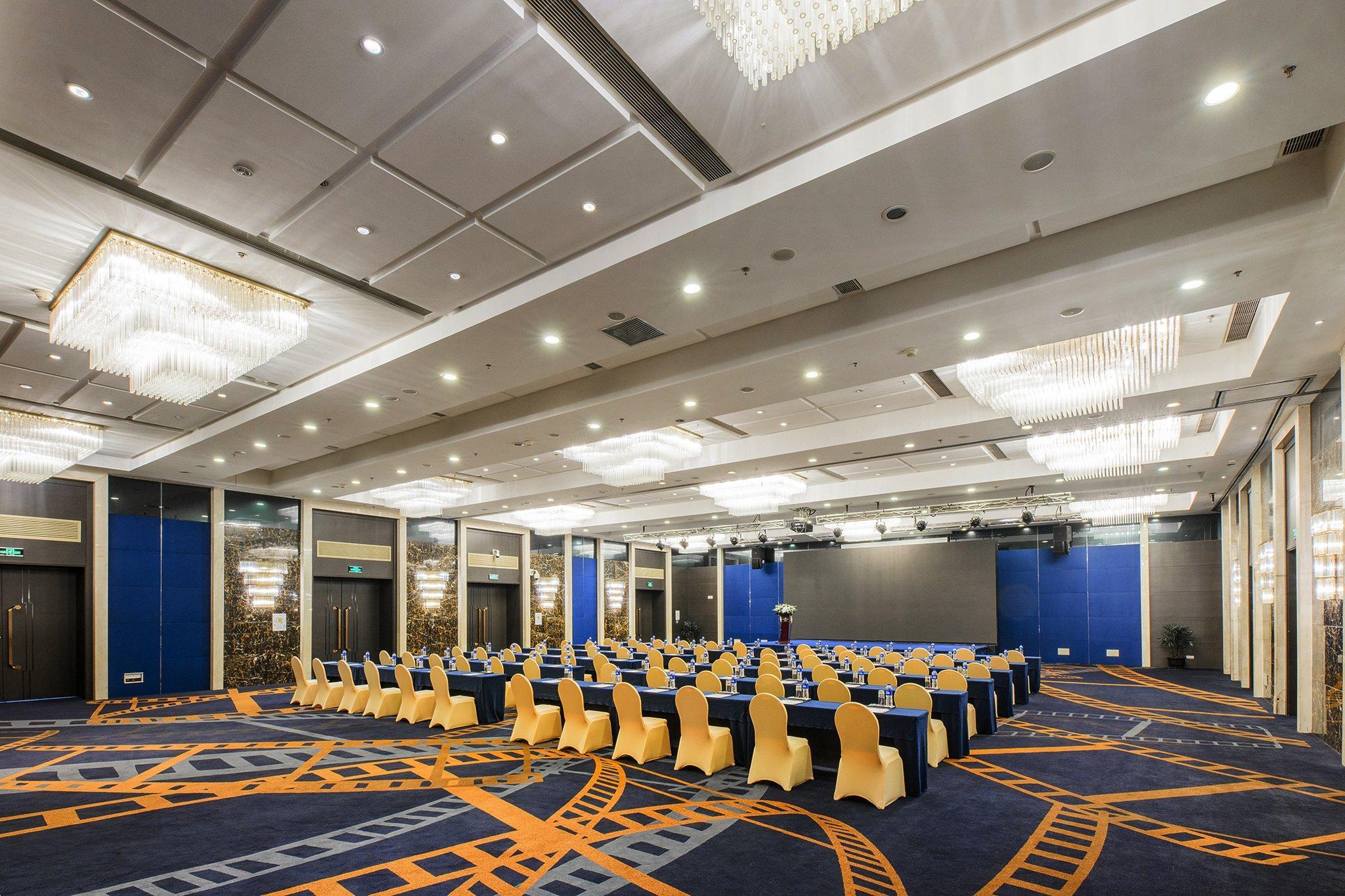 Crowne Plaza By Ihg Hotel