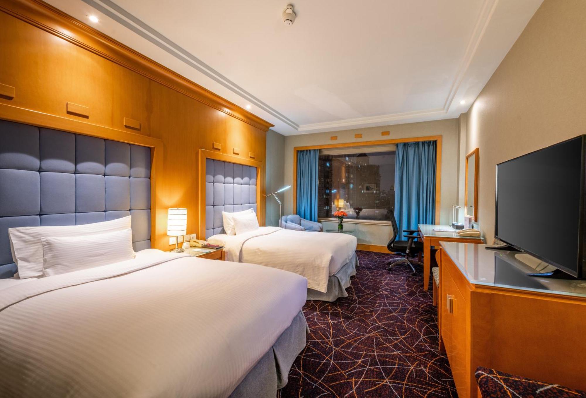 Crowne Plaza By Ihg Hotel