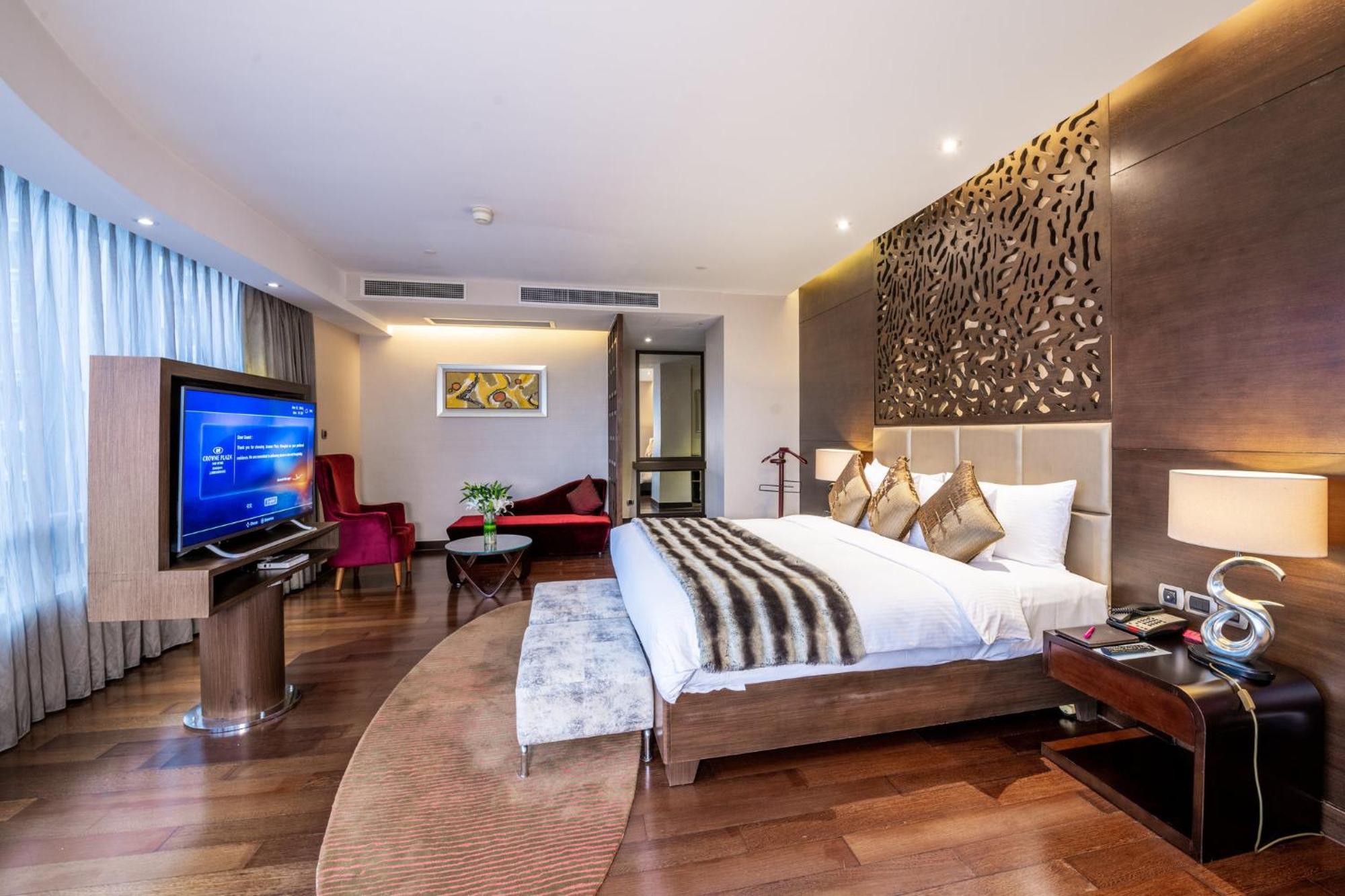 Crowne Plaza By Ihg 5*