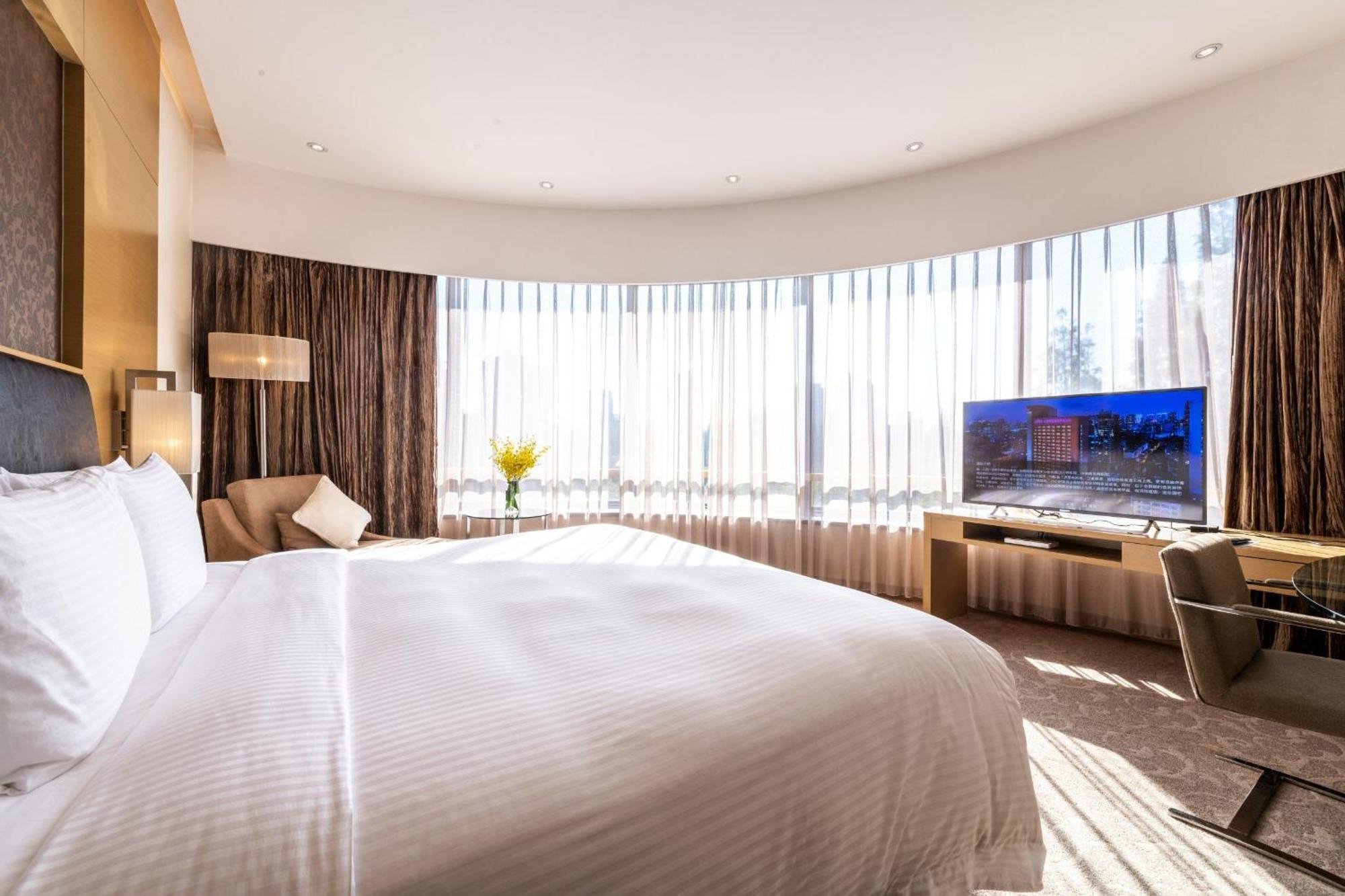 Crowne Plaza By Ihg Hotel 5*