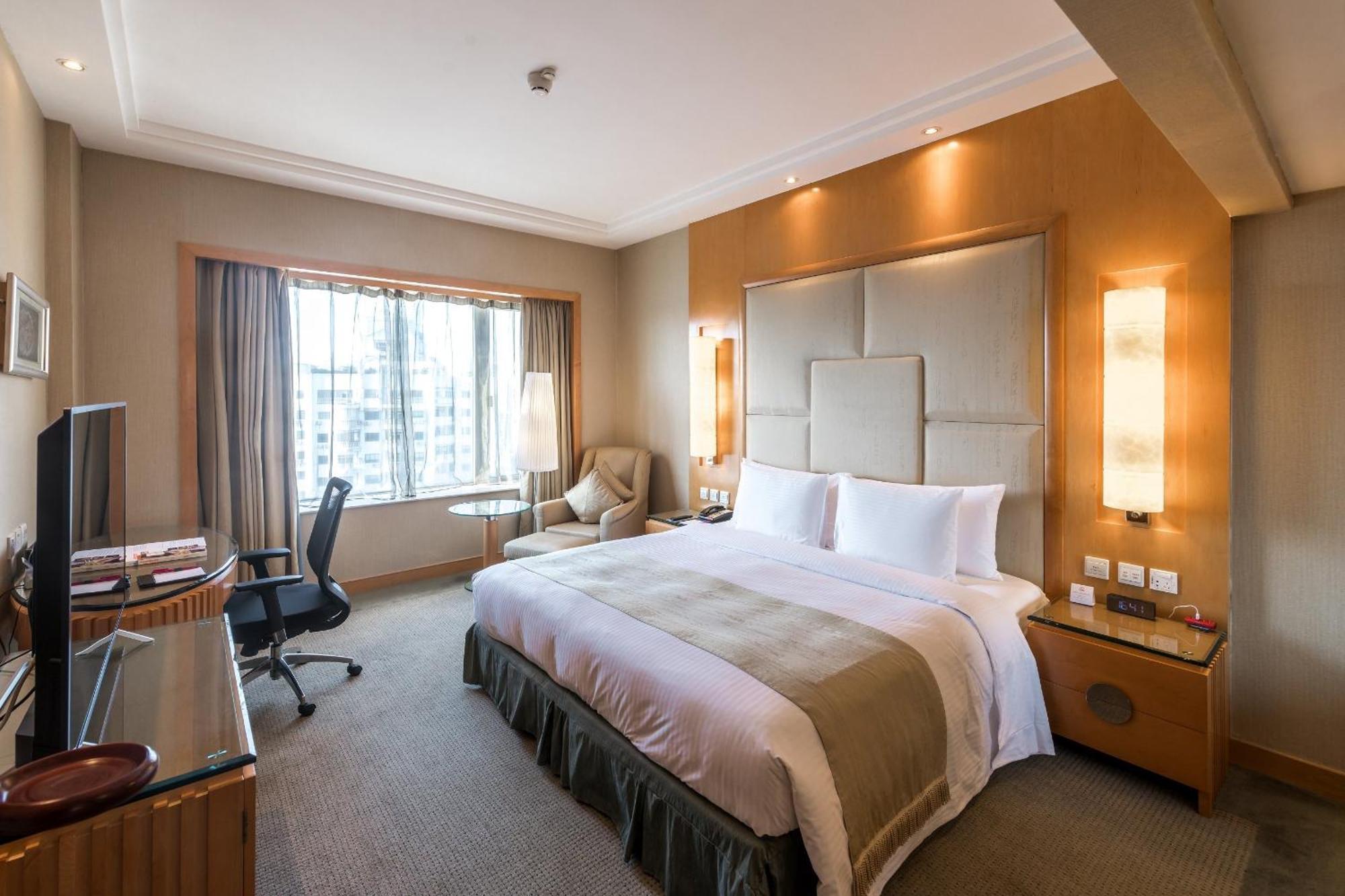 Crowne Plaza By Ihg Hotel